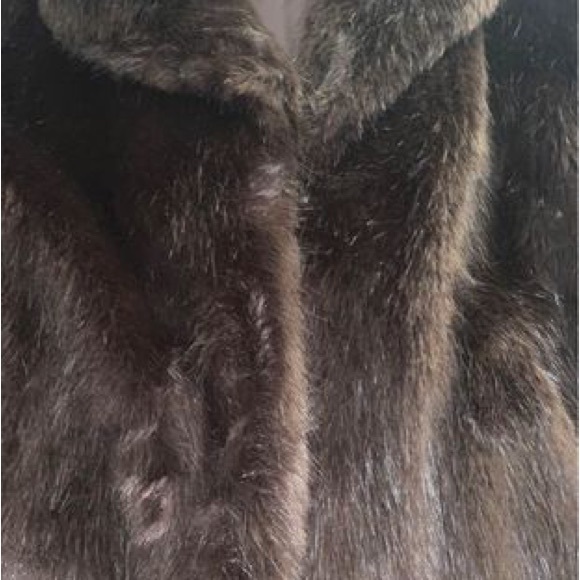 Fabulous Faux Fur Coat - looks like Mink - Picture 6 of 8